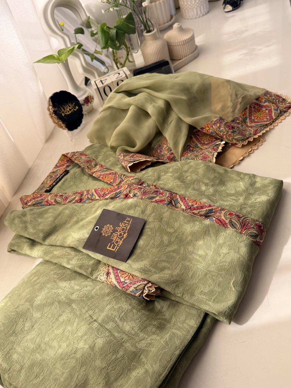 Solid Outfit with Qalamkari Detailing & Chiffon Dupatta | Semi Formal Wear - Image 3